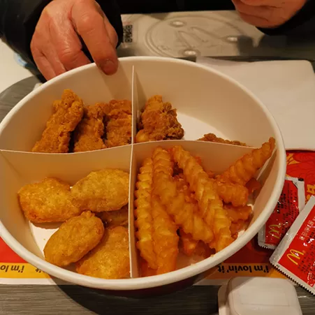 Kemasan Layanan Makanan & Praktis